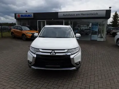 Gebraucht Mitsubishi Outlander 150 PS (110 kW) 2016 Weiß SUV