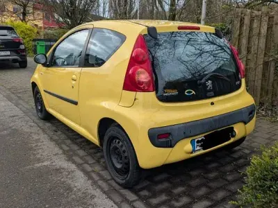 Usata Peugeot 107 68 CV (50 kW) 2009 Giallo Utilitaria