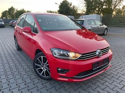 Begagnad VW Golf Sportsvan Highline 125 HK (91 kW) 2014 Röd Minibuss