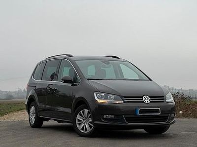 Gebraucht VW Sharan Comfortline 150 PS (110 kW) 2019 Braun Van / Kleinbus