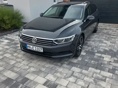 Gebraucht VW Passat Comfortline 120 PS (88 kW) 2018 Grau Kombi
