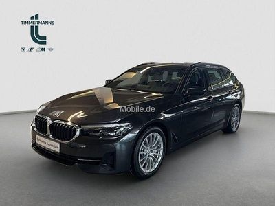 Grau Gebraucht 2023 BMW 530 Kombi | 38.450 € (Guter Preis)