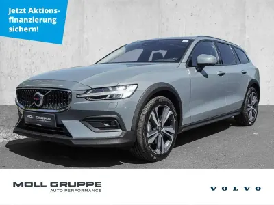 Gebraucht Volvo V60 CC Plus 197 PS (144 kW) 2024 Thunder grey / metallic Kombi