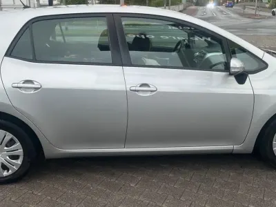 Gebraucht Toyota Auris 99 PS (72 kW) 2010 Grau Kleinwagen