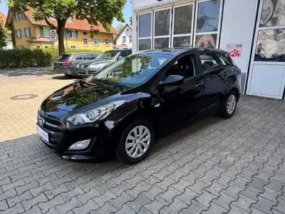 Gebraucht Hyundai i30 Classic 101 PS (74 kW) 2015 Schwarz Kombi