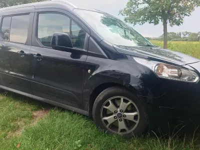 Gebraucht Ford Tourneo Connect 101 PS (74 kW) 2017 Schwarz Van / Kleinbus