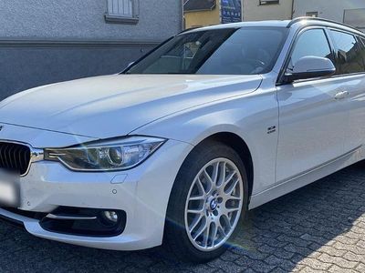 Gebraucht BMW 330 Sport Line 258 PS (189 kW) 2012 Weiß Kombi