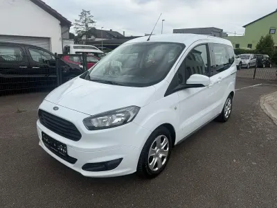 Gebraucht Ford Tourneo Courier Trend 101 PS (74 kW) 2017 Weiß Van / Kleinbus