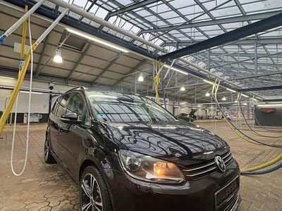 Second-hand VW Touran 105 CP (77 kW) 2011 Negru Monovolum