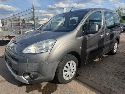 Gebraucht Peugeot Partner Tepee Tendance 111 PS (81 kW) 2011 Grau Van / Kleinbus