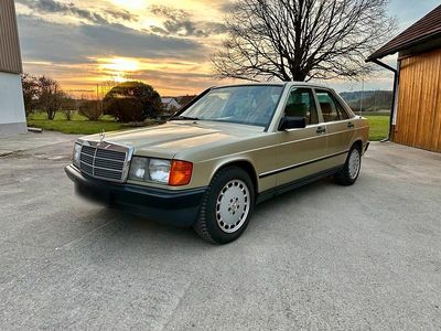 Usata Mercedes 190 122 CV (89 kW) 1984 Argento Berlina
