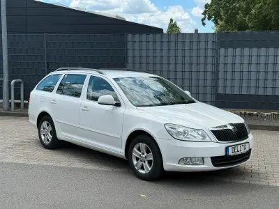 Gebraucht Skoda Octavia 105 PS (77 kW) 2012 Weiß Kombi