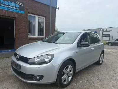 Gebraucht VW Golf VII Match 105 PS (77 kW) 2012 Silber Limousine