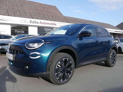 Neu Fiat 600 La Prima 145 PS (106 kW) 2026 Mare grün metallic SUV