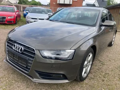 Używany Audi A4 Attraction 170 KM (125 kW) 2012 Szary Sedan/Limuzyna