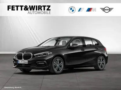 Gebraucht BMW 118 Sport Line 136 PS (100 kW) 2022 Blacksapphire metallic Limousine