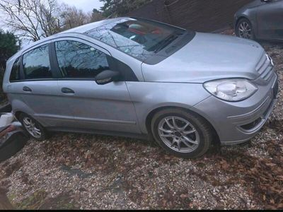 Mercedes B200