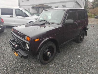 Gebraucht Lada niva 83 PS (61 kW) 2021 Rot SUV