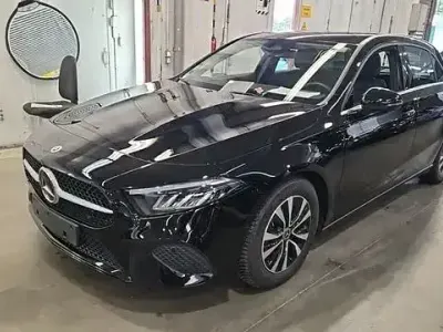 Gebraucht Mercedes A180 116 PS (85 kW) 2025 Nachtschwarz Limousine