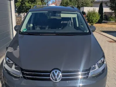 Gebraucht VW Sharan Comfortline 150 PS (110 kW) 2016 Grau Van / Kleinbus