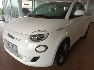 Usata Fiat 500e Icon 86 kW (118 CV) 2022 Bianco Utilitaria