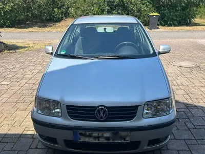 Gebraucht VW Polo Comfortline 75 PS (55 kW) 1999 Silber Kleinwagen