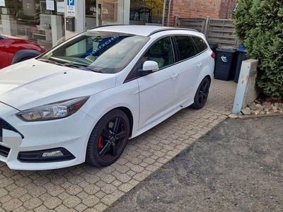 Usata Ford Focus Sport 250 CV (183 kW) 2015 Bianco Berlina