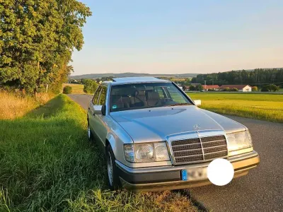Usata Mercedes E230 132 CV (97 kW) 1991 Argento Berlina