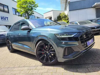 Gebraucht Audi Q8 Competition 286 PS (210 kW) 2023 Camouflage grün individuallac SUV