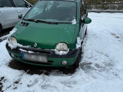 Grün Gebraucht 2001 Renault Twingo Kleinwagen | 500 €