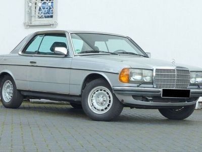 Gebraucht Mercedes 230 136 PS (100 kW) 1983 Silber Coupé