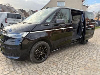 Gebraucht VW Multivan Style 150 PS (110 kW) 2025 Schwarz Van