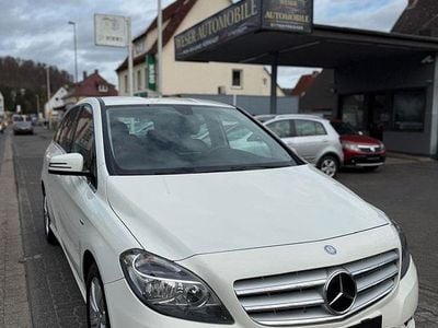 Gebraucht Mercedes B180 109 PS (80 kW) 2012 Weiß Van / Kleinbus
