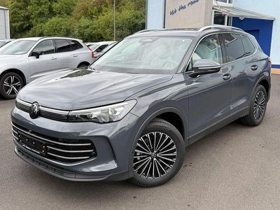 Grau Gebraucht 2024 VW Tiguan Elegance SUV | 41.900 € (Teuer)