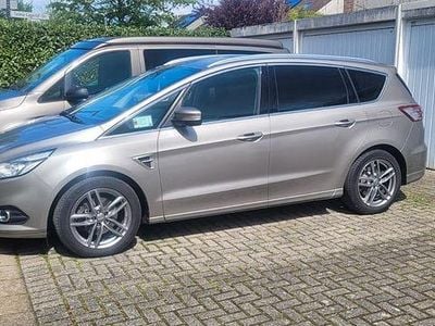 Second-hand Ford S-MAX Titanium 210 CP (154 kW) 2017 Argintiu Monovolum