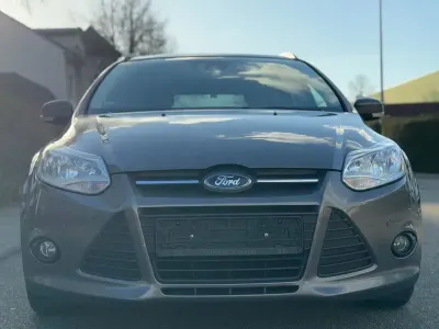 Używany Ford Focus SYNC Edition 116 KM (85 kW) 2013 Brązowy Kombi