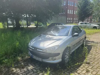 Gebraucht Peugeot 206 CC 136 PS (100 kW) 2001 Silber Cabrio