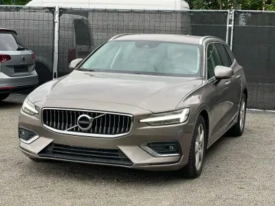 Gebraucht Volvo V60 Inscription 190 PS (139 kW) 2020 Grau Kombi