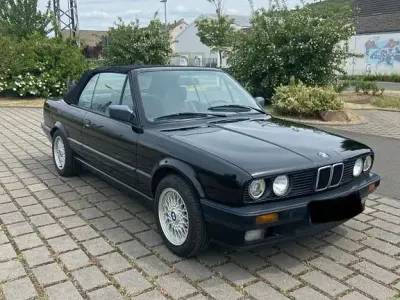 Gebraucht BMW 318 Cabriolet Sport Line 113 PS (83 kW) 1992 Schwarz Cabrio