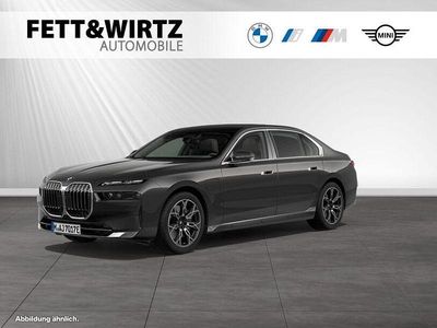 Gebraucht BMW 750e Comfort Edition 489 PS (359 kW) 2024 Sophistograu brillanteffekt metallic Limousine