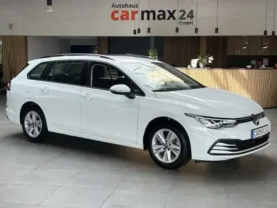 Gebraucht VW Golf VIII Life 150 PS (110 kW) 2023 Weiß Kombi