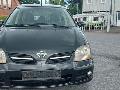 Nissan Almera Tino
