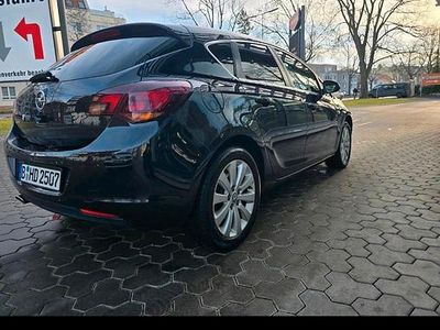 Gebraucht Opel Astra 180 PS (132 kW) 2011 Limousine