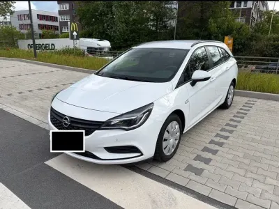 Używany Opel Astra Selection 110 KM (80 kW) 2016 Biały Kombi