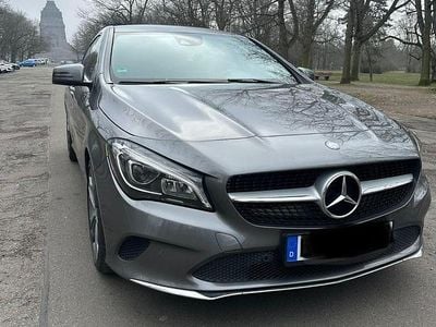 Gebraucht Mercedes CLA180 Shooting Brake 122 PS (89 kW) 2016 Grau Kombi