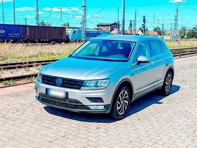 Gebraucht VW Tiguan Sound 125 PS (91 kW) 2018 Silber SUV