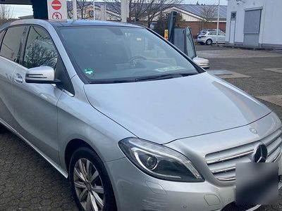 Gebraucht Mercedes B180 122 PS (89 kW) 2013 Silber Van / Kleinbus