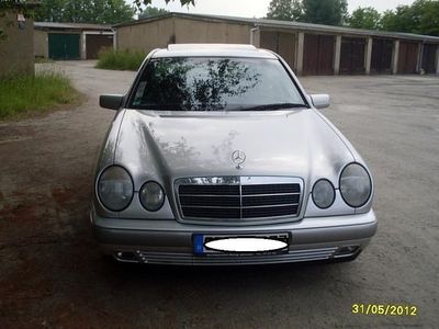 Gebraucht Mercedes 230 150 PS (110 kW) 1997 Silber metallic Limousine