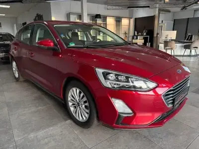 Używany Ford Focus Titanium 150 KM (110 kW) 2018 Czerwony Sedan/Limuzyna