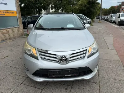Gebraucht Toyota Avensis 124 PS (91 kW) 2012 Gold Kombi
